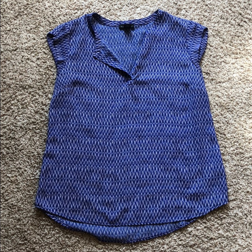 Blue patterned sleeveless/cap sleeve blouse
